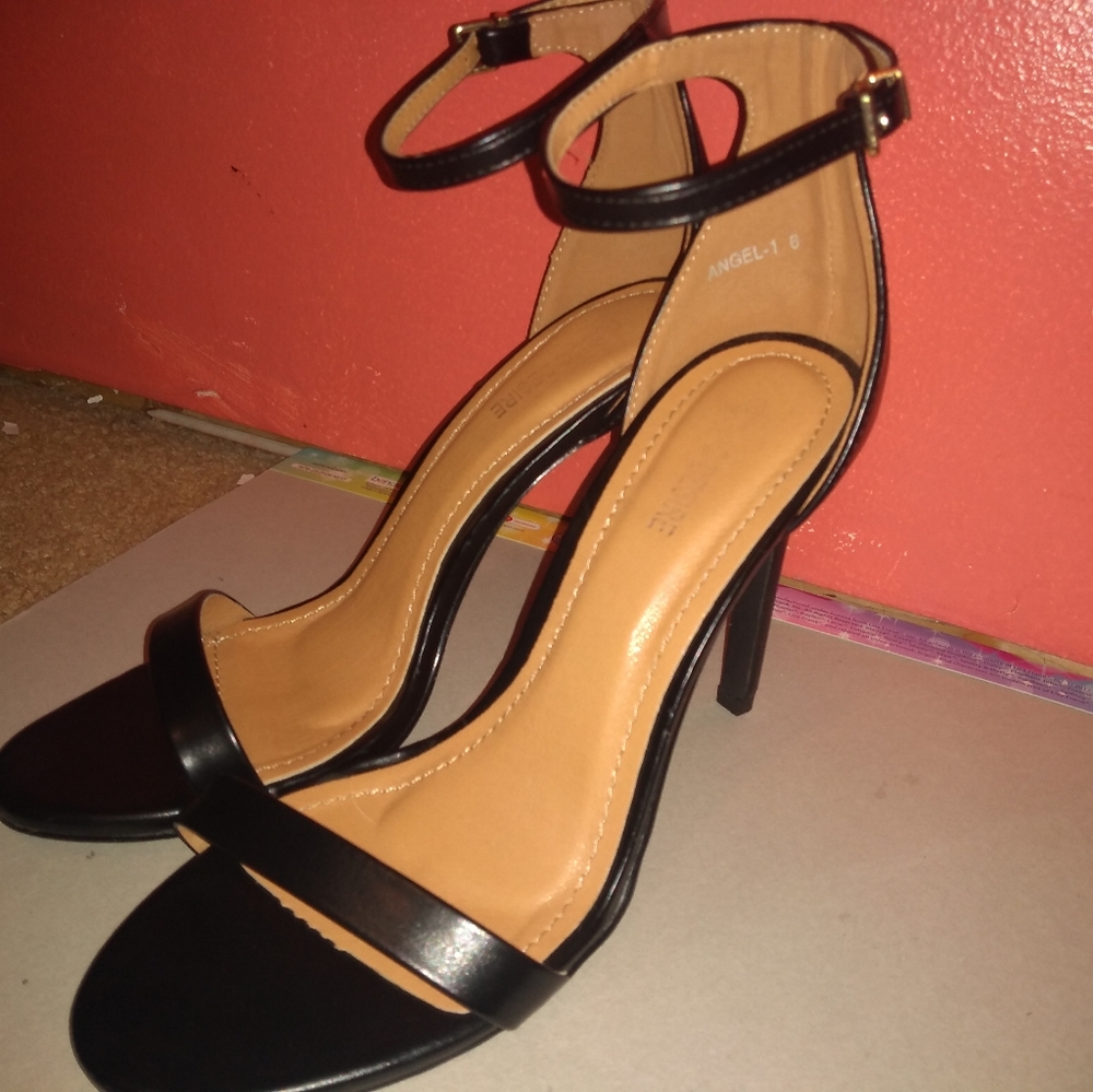 Heels - Picture 5 of 5